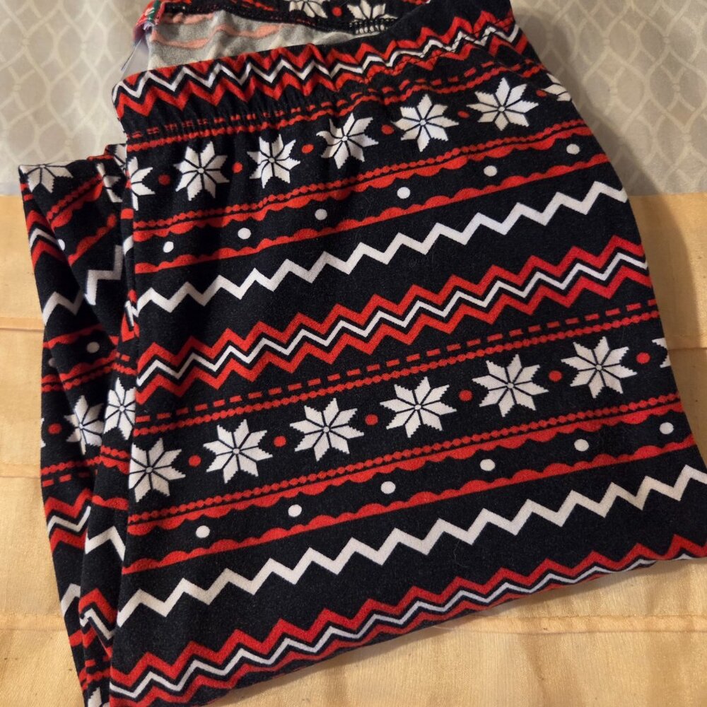 Belk Merry Wear Christmas leggings Black/Red/White Print Size Small